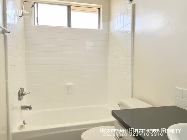 Photo - 151 N Hoover St Unidad 12