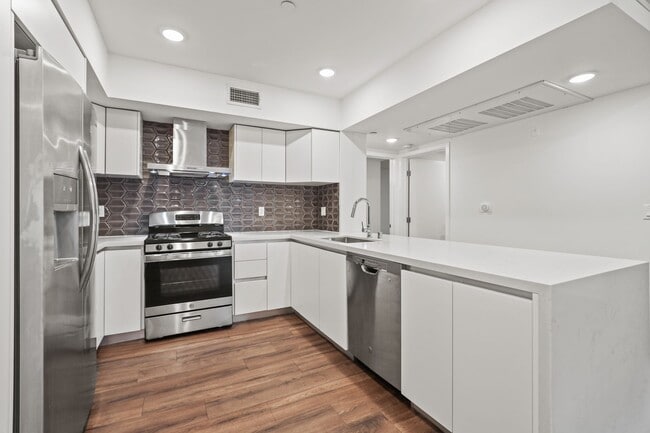 Building Photo - Wellesley Ten by Wiseman Rental