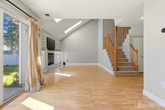 50 Glen Oaks Ct