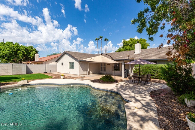 Building Photo - 2041 E Marquette Dr