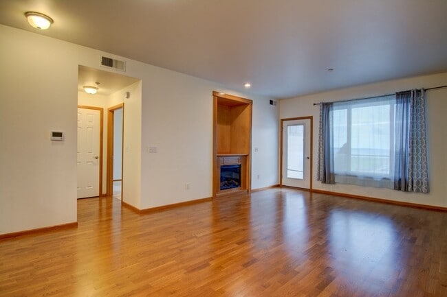 Photo - Spacious 2 Bed 2 Bath Condo with Private Balcony