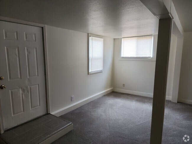 Building Photo - 789 W 11th Ave Unit B Rental