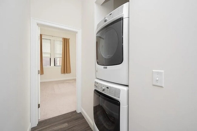 Building Photo - Amazing One Bedroom Unit