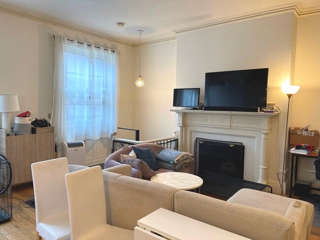 Building Photo - 509 Beacon St Unit 1R