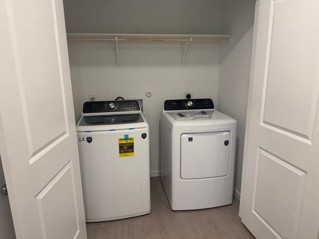 Photo - 2843 Red Diamond