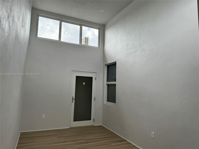 Photo - 161 Bentley Dr Unit B