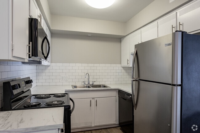 2BR, 1.5BA - 944 SF