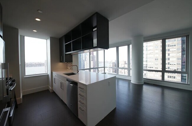 Building Photo - 551 10th Ave Unit 41E