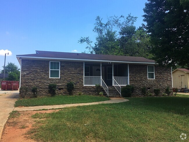 Building Photo - Adorable 3 Bedroom, 2 Bath Ranch  Near Don... Rental