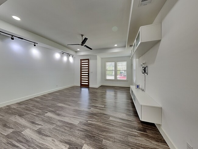 Photo - 1920 Carver Ave