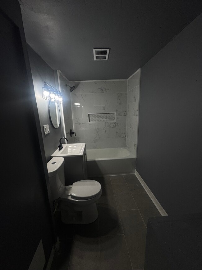 Building Photo - 1563 Maplegrove Rd