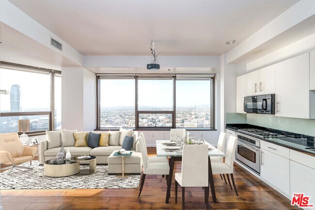 Photo - 1100 Wilshire Blvd Unidad #2212