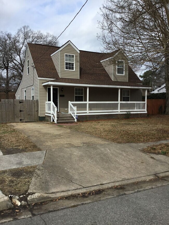 Building Photo - Charming Two-Story Home with Spacious Layout