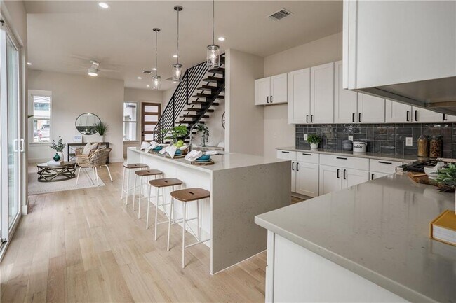 Photo - 501 Texas Ave