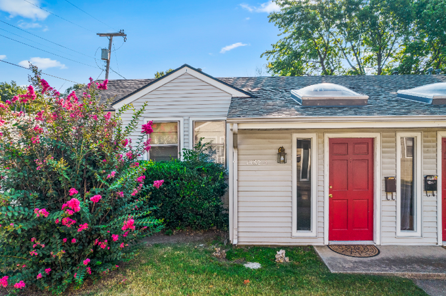 Photo - 1432 E 38th St House