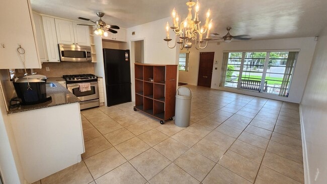 Photo - 225 E Ilex Dr