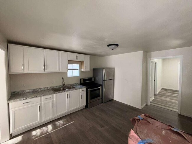 Photo - 653 W Bruce St