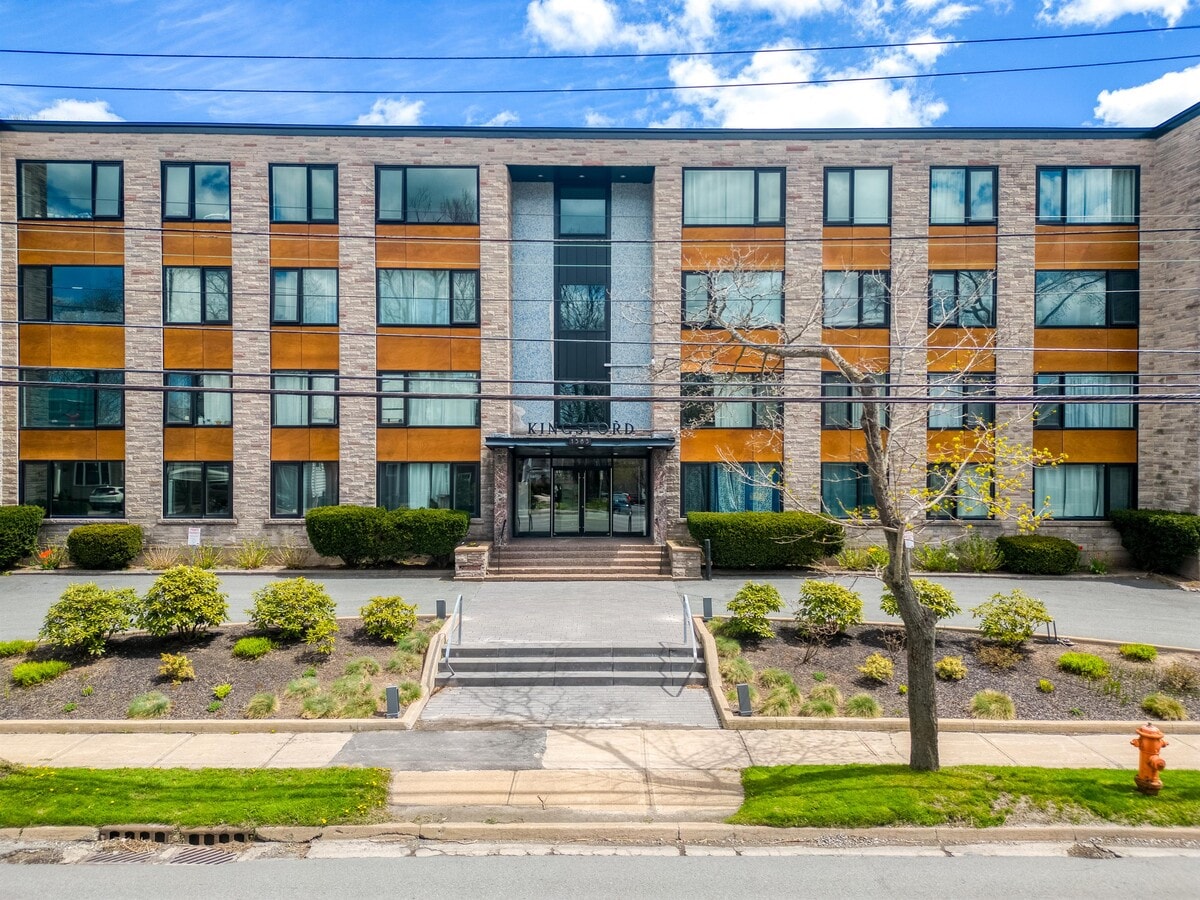 Photo - 1585-1585 Oxford St Unit 101