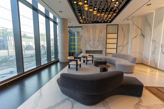 Photo - 1285-1285 Dupont St