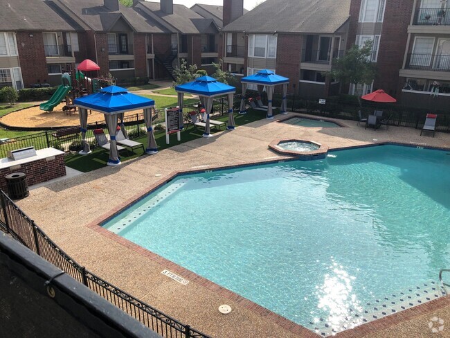 Parque at Bellaire Pool with Sundeck - Parque at Bellaire Rental