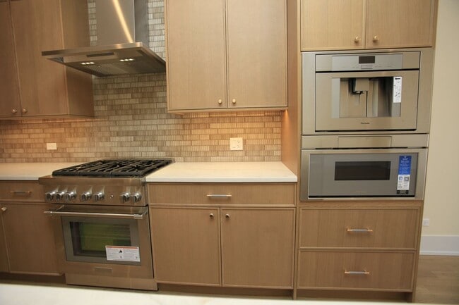 Photo - 1029 N Winchester Ave