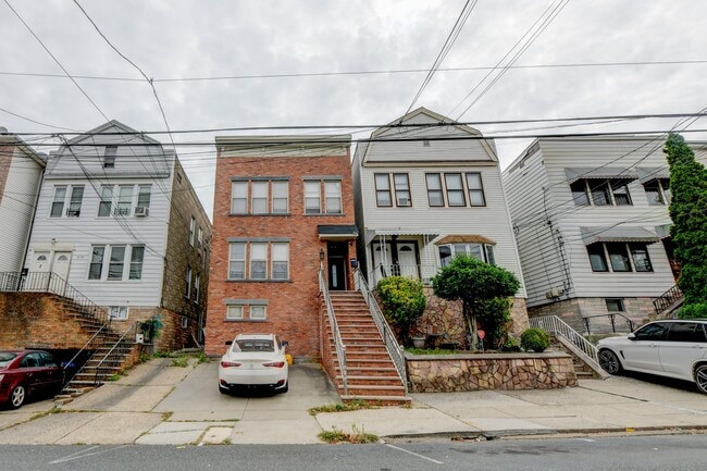 Photo - 572 LIBERTY Ave Unit 1