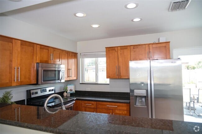 Building Photo - 6240 NW 15th St Rental