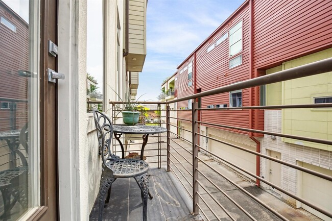 Photo - 1630 Dennis St