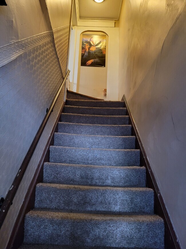 Entance to Unit - 231 Emming St Unit 2