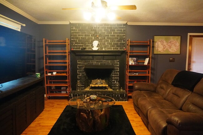 496 Lindsay Rd