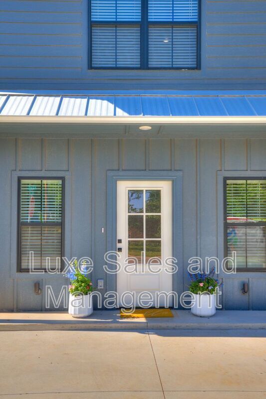 Photo - 600 W 2nd St