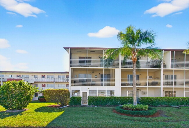 Photo - 33 Fanshaw A Unit A