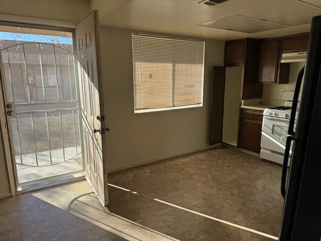 Photo - 25547 Main St Unit B