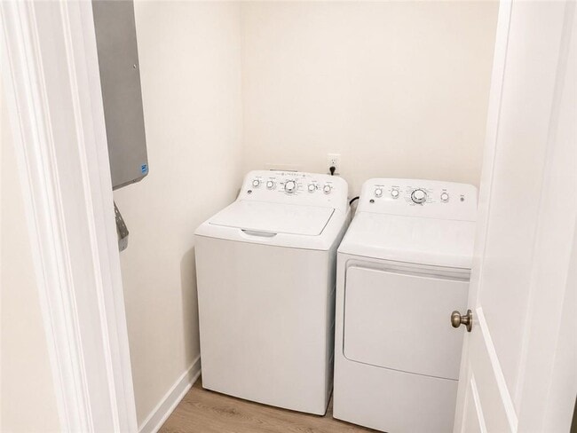 Photo - 888 Coleman St SW