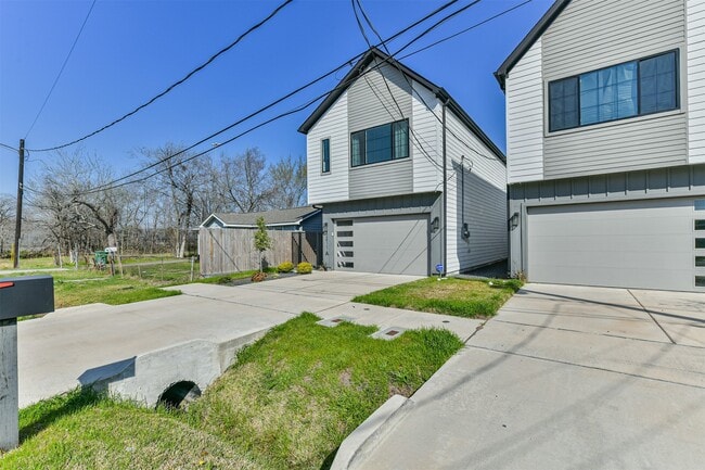 Photo - 4211 Nichols St