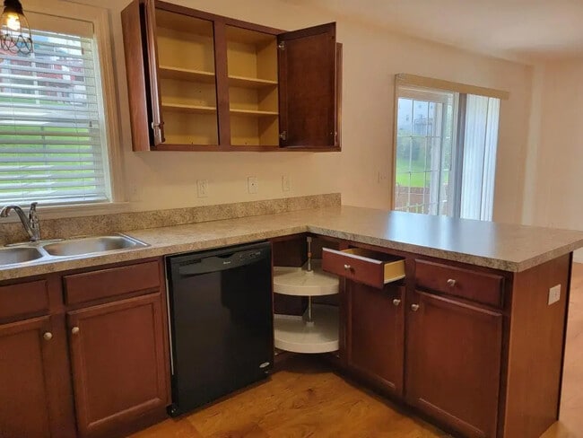 Photo - 639 Winding Ln