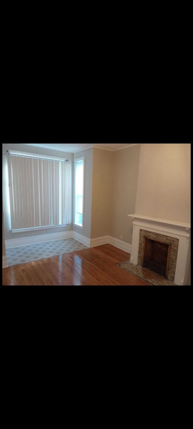 Living Room - 2818 W Wilcox St Unit 2