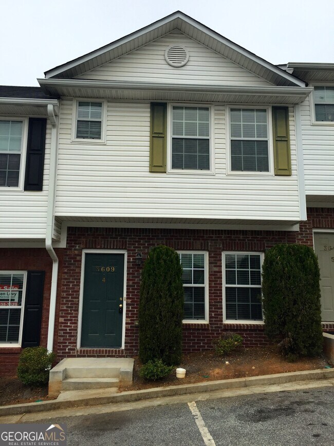 Building Photo - 3609 Ginnis Rd Unit 4