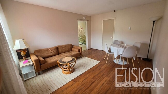 Building Photo - Bright, FURNISHED 2-Bedroom in Prime Burlington Location — Available NOW!