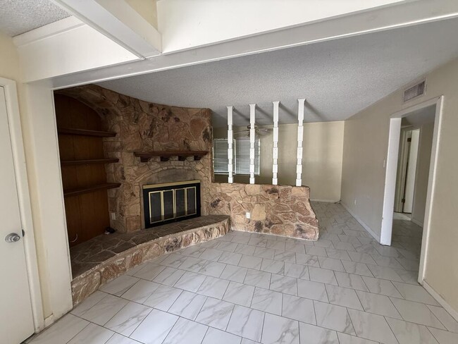 4604 Locust Ave