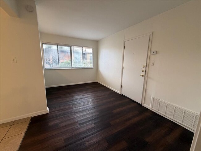 Photo - 3304 Red River St Unit 206