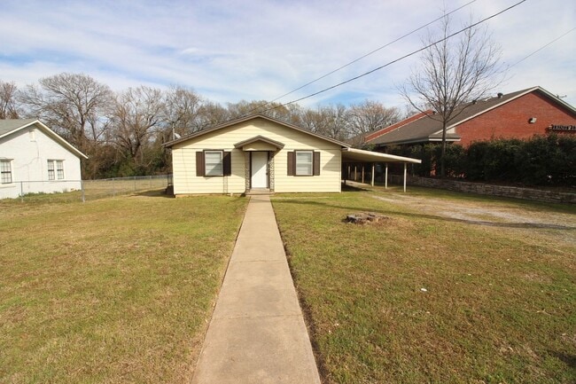 Building Photo - FOR LEASE! 2 BR - 1BA - Frame Home with Carport in Great Location in Weatherford.