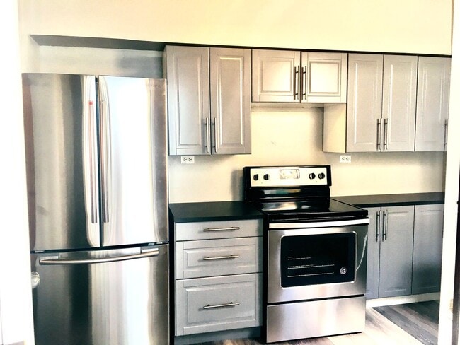 Building Photo - 3 bedroom in heart of South Side