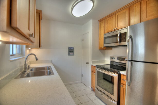 Building Photo - 1859 Joan Way Unit 02