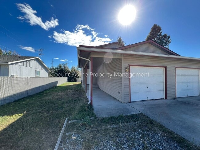 Building Photo - 1908 E 1st Ave Unit A Rental