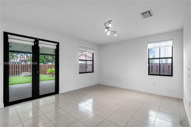 Photo - 9925 NW 10th St