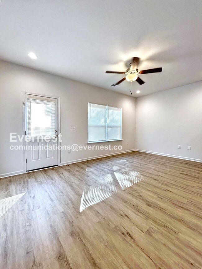 Photo - 214 Grant St