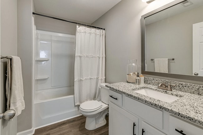 924 E Happy Hollow Dr