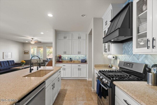 Building Photo - 2674 E Cherry Hill Dr