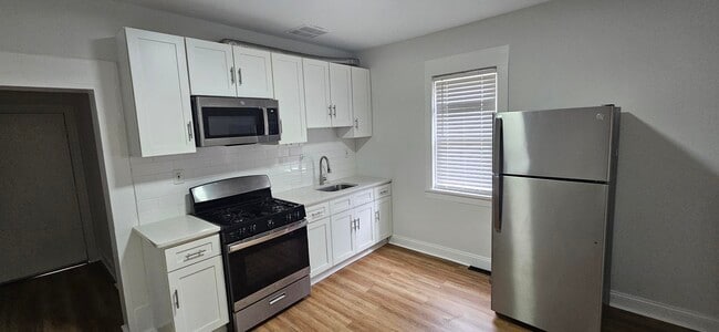 Photo - 210 W McNeal St